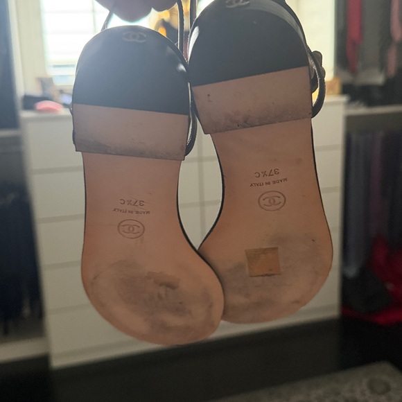CHANEL Black Leather Pearl-Top T-Strap Sandals main image 0